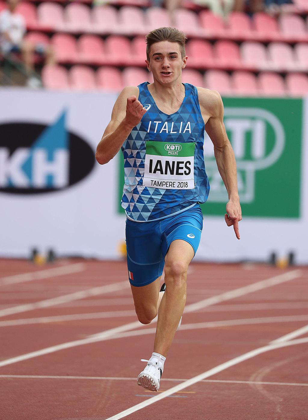 Argento nei Camp. Italiani Junior nei 200m Record Trentino Assoluto nei 200m Maglia Azzurra Primati personali al 31.12.