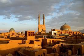 6 giorno / Isfahan Na in Yazd (le Torri del Silenzio e le Torri del Vento ) (circa 310 km) Yazd, città zoroastriana al limite del deserto Partenza verso est per Yazd (circa 310 km).