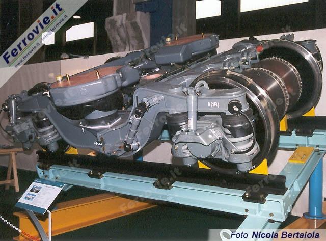Peso del carrello 6500 kg Massima accelerazione laterale 1,0 m/s 2 Carrello Siemens per carrozze Vivalto.