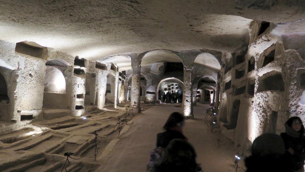 DOMENICA 26, VISITA AL MODELLO SANITA TREKKING URBANO ATTRAVERSO UNA SORPRENDENTE NAPOLI SOTTO E SOPRA NEL RIONE SANITÀ, GUIDATI DAI RAGAZZI DELLA COOPERATIVA LA PARANZA, CREATURA DI DON ANTONIO