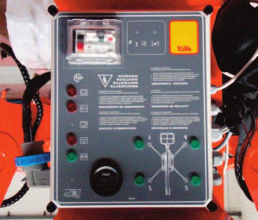 DESCRIZIONE ED USO DELLA MACCHINA OMSCHRIJVING EN GEBRUIK VAN DE MACHINE QUADRO COMANDI A TERRA BENEDEN BEDIENINGSPANEEL H 9 H 8 H 10 H 7 Spie controllo stabilizzatori a terra - spie di colore verde