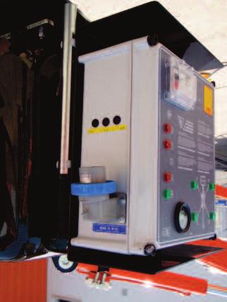 CONNESSIONE ALLA RETE ELETTRICA NEL CESTO una presa elettrica (3) è installata nel cesto.