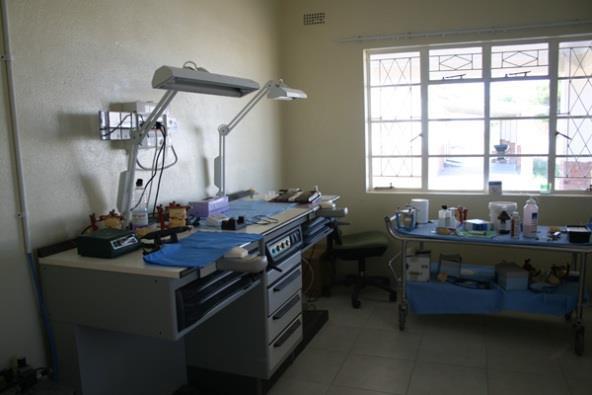 Ortodonzia (dal 2014) La sala di sterilizzazione Il Laboratorio E dotato di: Banco da lavoro a due posti Sala Sviluppo modelli in gesso/vaporizzatrice/polimerizzatrice a pressione Il materiale e lo