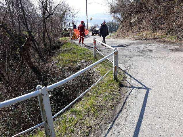 Campora e altri arretramenti del ciglio di valle della carrozzabile.