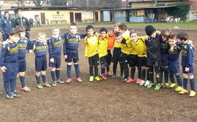 Luigi PICCOLI AMICI 2008/2OO9 PICCOLI AMICI 2008/09 TRECATE LOMBARDIA 1 Nella giornata del 25/01/20154 presso Lo Stadio Comunale di Magenta la Società sportiva Santi Martiri ha disputato due incontri