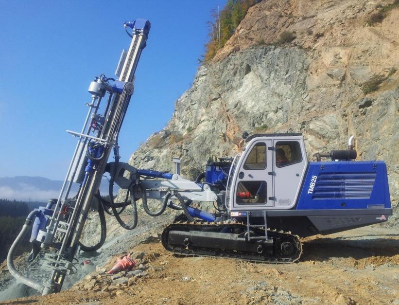 CINGOLATO IDRAULICO TMB 25 Il cingolato da cava TMB 25 è una macchina di perforazione progettata per l'utilizzo con martello a fondo foro da 3" o 4".