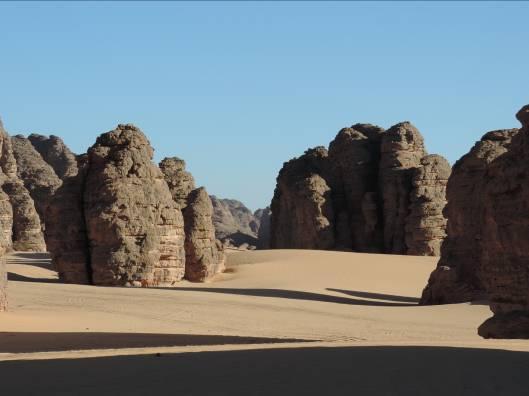 13-17 giorno DESERTO DI AFARA, MONTE TAHAT E ERG ADMER Ci dirigiamo verso le montagne che separano la regione di Fort Gardel a quella di Afara, ci recheremo a Tamencrest per vedere le famose pitture