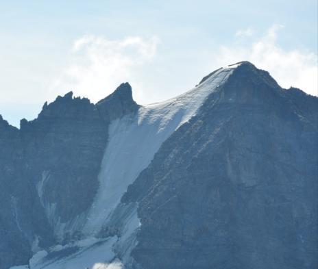 Continua l appiattimento della parete nord della Roccia Viva che non presenta più tracce del gran seracco.