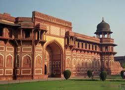 In mattinata visita di Delhi, con sosta fotografica al Forte Rosso, maestoso palazzo costruito dall imperatore Moghul Shahjahan nel 1638, oggi patrimonio dell UNESCO.