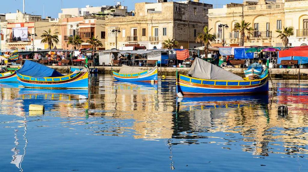 Paolo e le fortificazioni dei Cavalieri di Malta IL CENTRO La scuola fondata nel 1987, è situata al centro di Sliema a 10 minuti dalla spiaggia rocciosa.