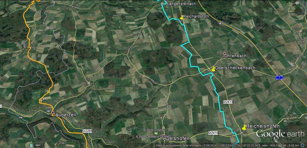 Usciamo dal paese percorrendo a destra la NEA451, poi giriamo a sinistra e ritorniamo ad attraversare campi a non finire; 1,5km e incontriamo Reichardsroth, altri 4km per arriva ad