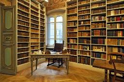 - LA BIBLIOTECA - Modulo 1 Orientarsi nell'antica biblioteca di una famiglia nobiliare Obiettivo Imparare a muoversi ordinatamente in una biblioteca storica di famiglia, cercare e trovare attraverso