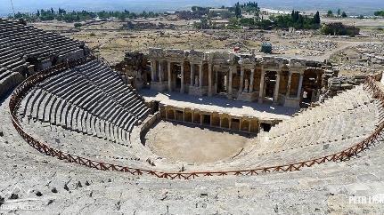 (patrimonio UNESCO), con un tuffo nelle spettacolari piscine