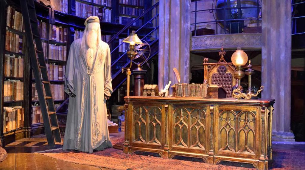 Voldemort; ambientazioni celebri, come la sala comune di Hogwarts; creature fantastiche, quali l'elfo