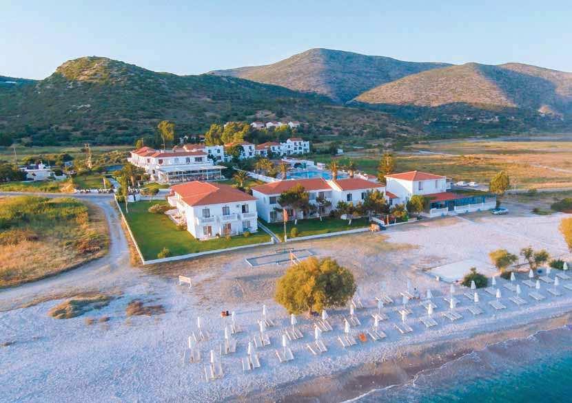 POSIZIONE Affacciato sulla baia di Mikali, sulla costa meridionale di Samos, si trova in una zona tranquilla e gradevole. Dista 13 km da Pythagorion, 18 km da Samos Città e 16 km dall aeroporto.