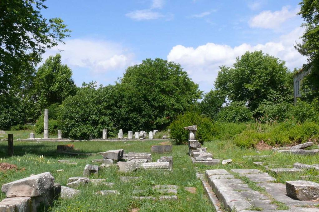 Sull isola ci sono un interessante area archeologica e un bel museo,