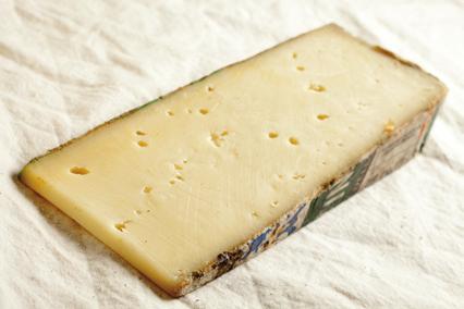 Il formaggio è uno dei prodotti più famosi delle Alpi, perché mucche, capre e pecore possono mangiare erba pulita in un ambiente pulito e il loro latte è molto buono!
