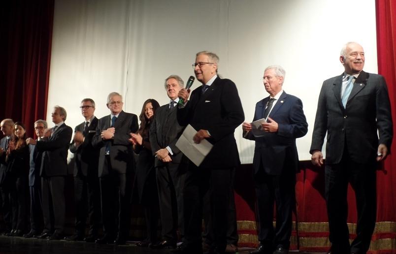 Passa poi il microfono al Presidente della Fondazione Rotary Club Milano Enrico Bellezza che illustra brevemente le attività della Fondazione.