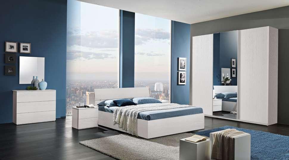 CAMERE DA LETTO EASY colore Olmo o Bianco, completa di: Armadio 3 ante scorrevoli dim.: 244x60xH2 Comò 3 cassetti dim.