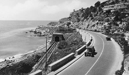 500 km di strade ANAS corrono a una distanza massima di 50 metri dai binari