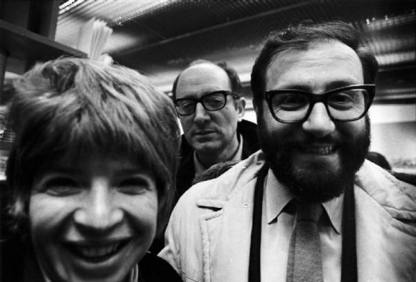 Milano - Libreria Marco - Inaugurazione - Cocktail party - Umberto Eco scrittore Cerati, Carla Link risorsa: http://www.