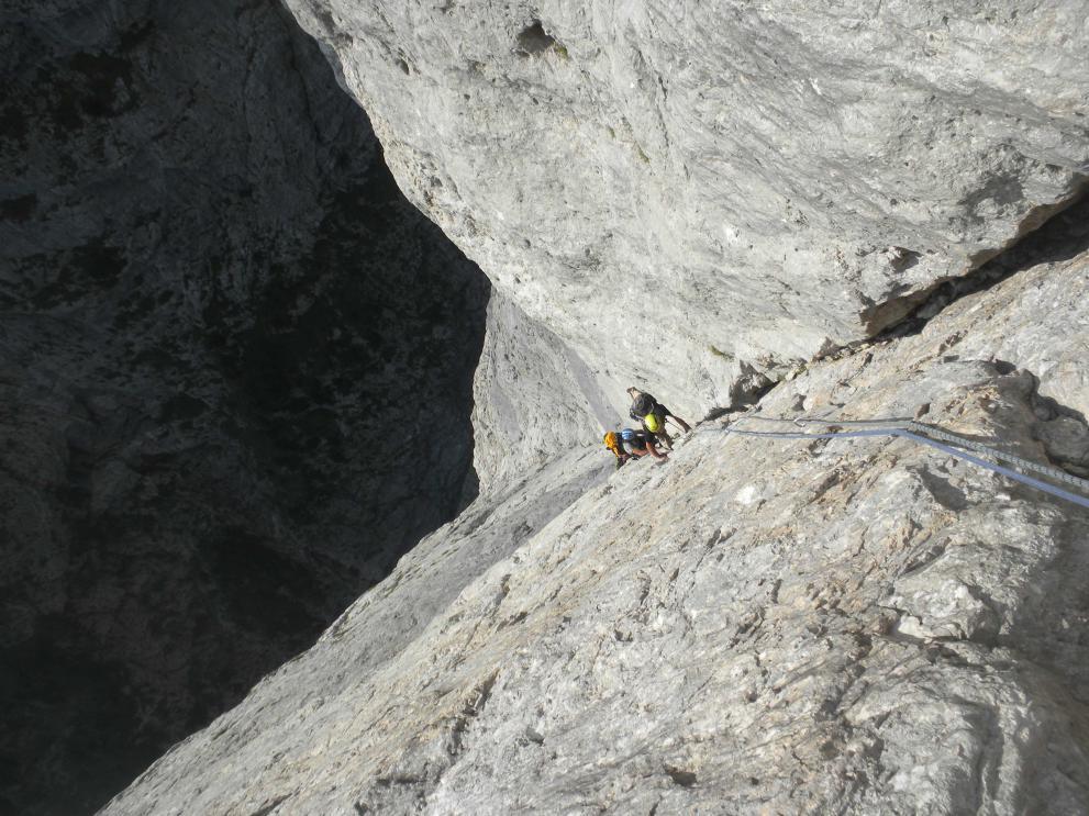 Spiz di Lagunaz, Diedro Casarotto-Radin Relazione da una ripetizione del settembre 2013. Primi salitori: Renato Casarotto & Piero Radin, dal 7 all'11 giugno 1975. Difficoltà: VI+/A1, ED.