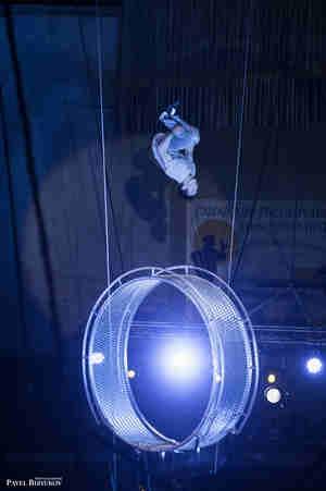 Suanbekovy, ruota della morte, Russia Sunday Morning" di Nathan Jones, corda volante, Australia 9 12 Festival Internazionale del Circo di Izhevsk: la Troupe Sayrakan 11 Marzo 2019 Dal 12 Festival