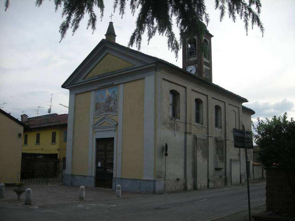 Fig. 36 - Chiesa parrocchiale Per l edificio utilizzato come sede municipale è