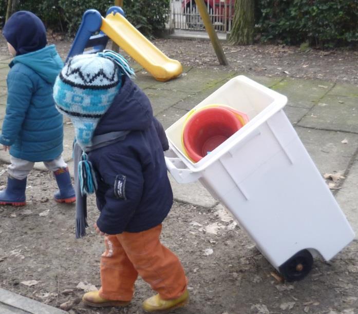 Riordino Prima di rientrare riordiniamo i giochi: le biciclette nella casina