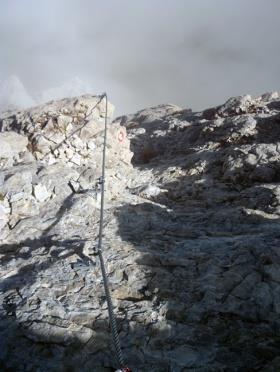 Successivamente saliamo in aderenza una ripida paretina da