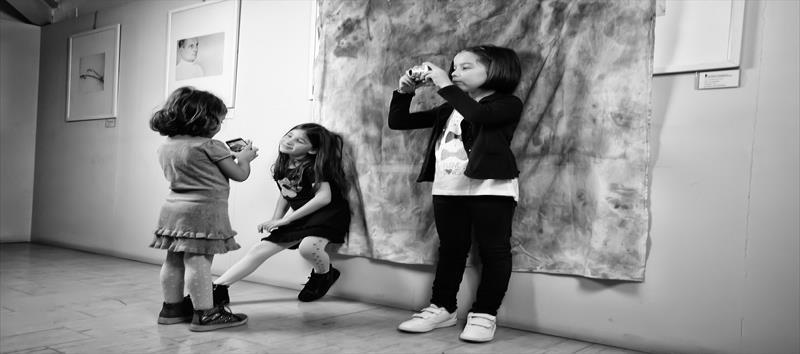 Il Museo della fotografia va a scuola ATELIER DELL ESPRESSIVITA L'atelier dell'espressività è sempre rivolto ai bambini della scuola dell infanzia, sez. di 5 anni.