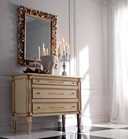 1 Specchiera in legno decorato a mano in foglia Oro a guazzo Wooden Mirror handmade decorated in Gold leaf Art. 632 Comò / Chest of drawers - cm. 120x50xH93 Cod. Finitura / Cod. Finish - 1813 Cat.