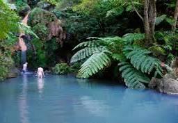 scoperta della parte occidentale dell'isola, particolarmente nota per la sua bellezza naturalistica, in particolare per i laghi di Sete Citades.