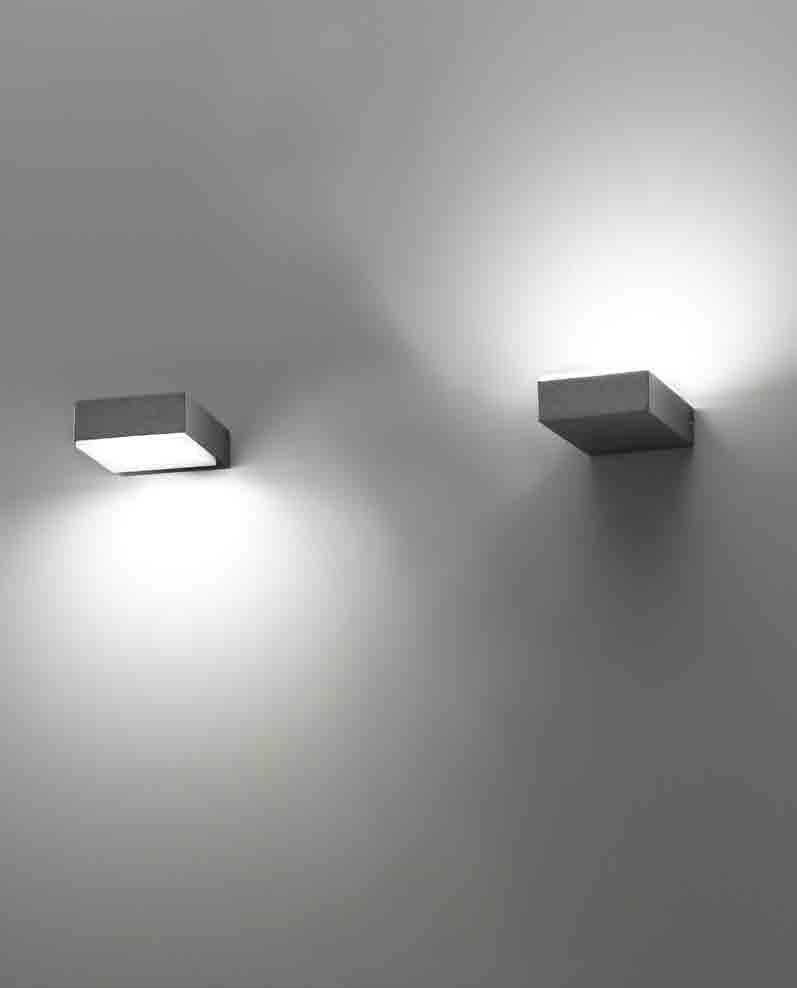A l u p a r e t e w a l l 4,7 cm 1,8 in 15,2 cm 6 in 11,3 cm 4,4 in LED - 3000K - CRI>80-220-240V IP54 dimensions code metal part finishes total absorbition lumen lamp parete wall bianco white