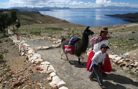Da La Paz agli immensi altipiani del Sud, dal Salar de Uyuni alla regione delle lagune prima di visitare le città coloniali di Potosì e Sucre.