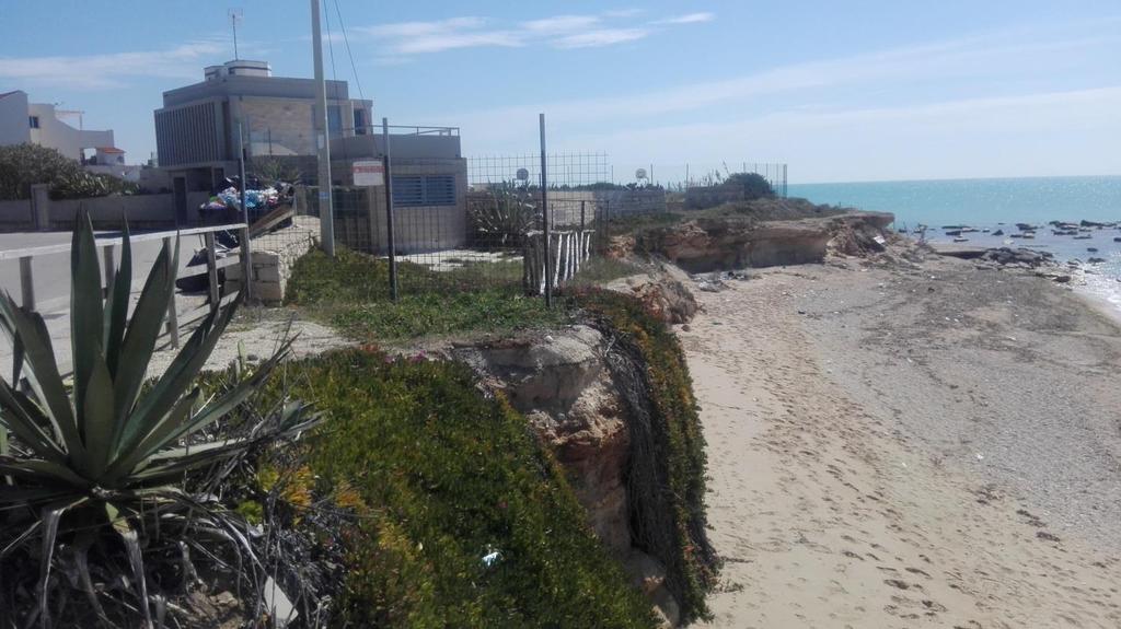 Realizzazione di un accesso alla spiaggia alla fine del Lungomare delle Anticaglie utilizzabile anche da mezzi meccanici per la pulizia della