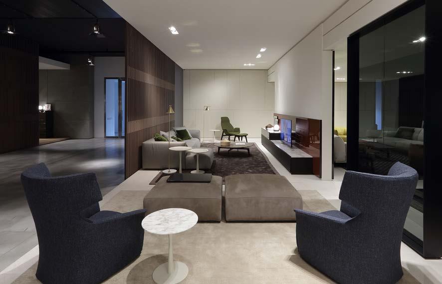 AREA 3 Una proposta di zona living caratterizzata dai volumi di grande morbidezza del divano Shangai e dalla libera libreria Quid, che può interpretare un ampia varietà di materiali e