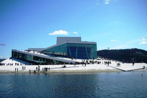 1 giorno Oslo Partenza dall Itala con voli di linea per Oslo. Arrivo e ritiro auto in aeroporto. Sistemazione all hotel Thon Opera 4**** centrale di Oslo o similare.