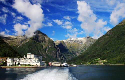 E molto panoramica e affascina tutti per i suoi tornanti a strapiombo sulla valle.