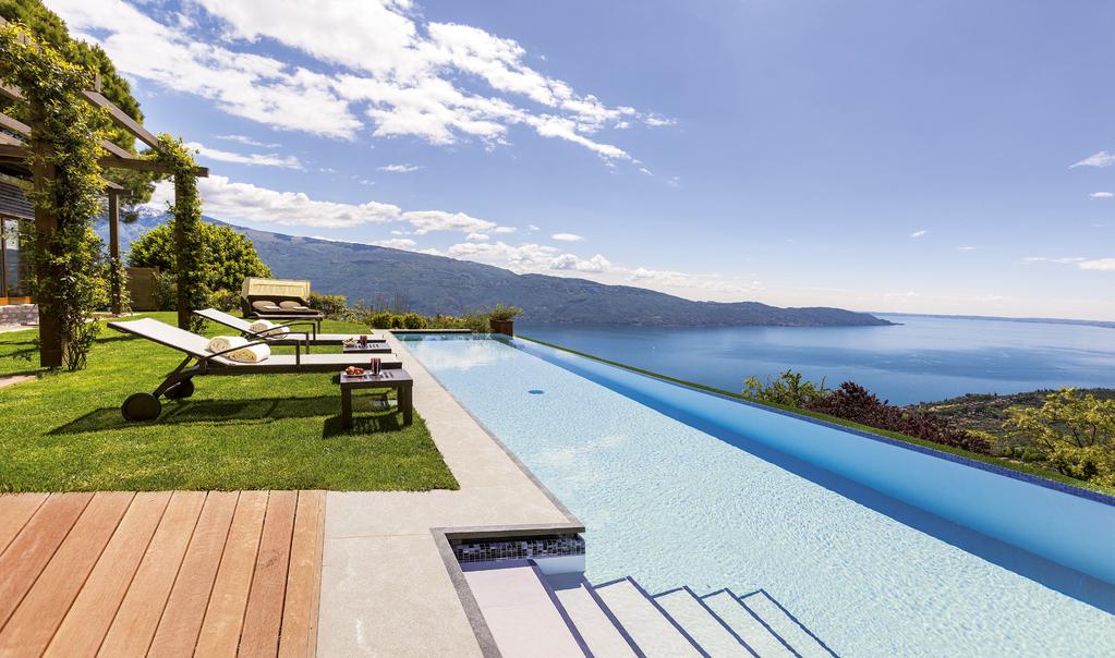 PER HOTEL Soggiornare in un hotel con piscina rende la propria vacanza più serena e rilassata.