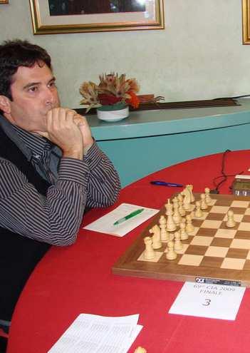 Difesa Benoni A63 Caruana (2652) - Alekseev (2715) 3^ partita di spareggio rapid 1.d4 Cf6 2.c4 e6 3.g3 c5 4.d5 exd5 5.cxd5 d6 6.Cc3 g6 7.Ag2 Ag7 8.Cf3 0 0 9.0 0 Cbd7 10.a4 De7 11.h3 Ce4 12.