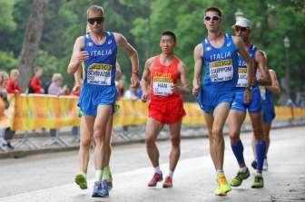 Corse di fondo su strada: la marcia La marcia è un particolare modo di camminare, un camminare veloce dove l elemento fondamentale è il contatto ininterrotto con il suolo, la gamba poi in appoggio