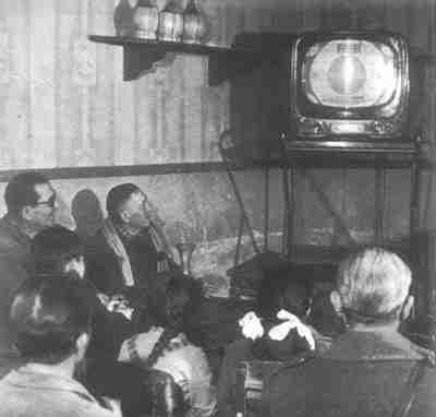1955, 30 dicembre. È una data fatidica: la Televisione irrompe graditissima nelle nostre case con Miseria e Nobiltà.