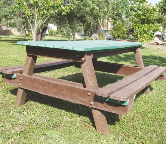 PANCA pic-nic - 800.00 Tavolo da picnic in STRONGPLAST adatto in aree aperte, parchi, giardini o al di sotto di gazebi.