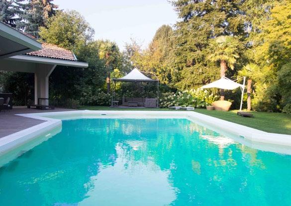 Vendesi villa con piscina a pochi passi da Lago Maggiore, Lesa. L immobile è stato completamente ristrutturato da un importante architetto italiano utilizzando moderni materiali e tecnologie.