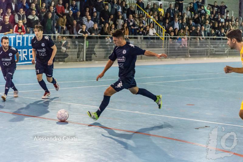 Ci sono partite strane, in cui la sfortuna decide di accanirsi e ci si mette anche l arbitraggio, ancora una volta a dir poco incommentabile: l Atletico Cassano subisce la prima sconfitta nel