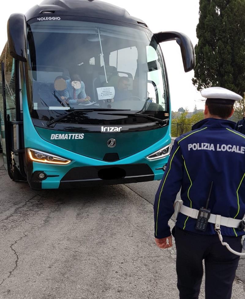 ATTIVITA DI POLIZIA STRADALE 145 VEICOLI SOSPESI DALLA CIRCOLAZIONE PER MANCATA REVISIONE 90 - VEICOLI SEQUESTRATI PER MANCATA