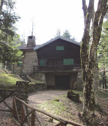 La casa forestale che mantiene il suo aspetto originario. 5 6 8.