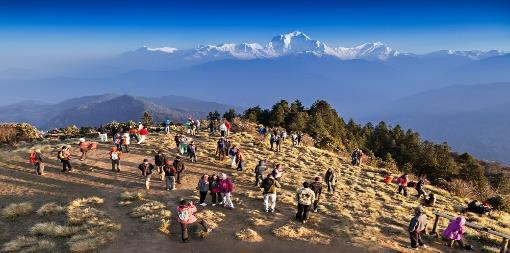 GIORNO 3 KATHMANDU / POKHARA TIKHEDUNGA ULLERI (1,30 h di volo e 4,15 h di trekking) [2.000 mslm] Dopo la colazione, trasferimento privato in aeroporto e volo per Pokhara.