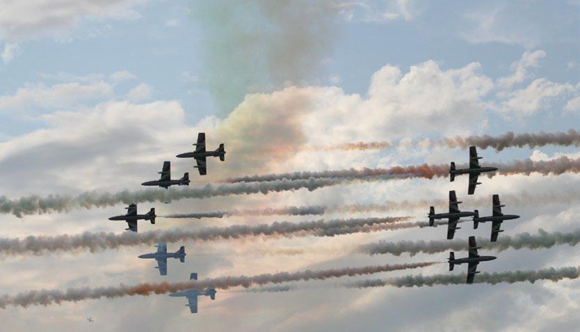 La Pattuglia Acrobatica Nazionale completa un ciclo storico iniziato nei primi anni trenta, quando molti prestigiosi equipaggi gareggiavano tra di loro grazie al Col.